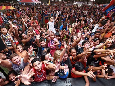 Natal nos Bairros: Semana começa animada para famílias do bairro São Conrado