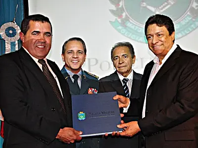 PM doa 120 livros para serem distribuídos em bibliotecas municipais