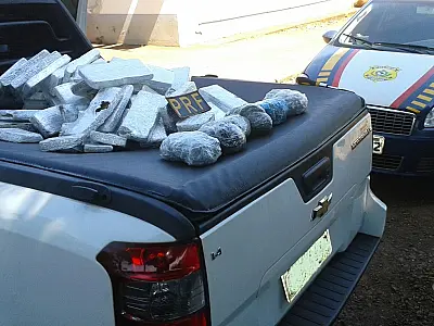 PRF apreende 60 kg de maconha e 6 kg de haxixe com pernambucano