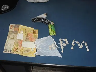 Menino de 11 anos é flagrado traficando drogas