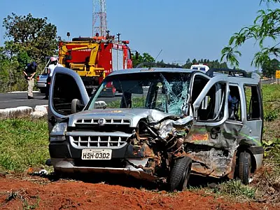 Acidente envolvendo ambulância na BR-163 deixa sete feridos