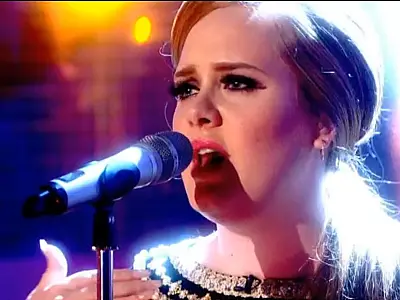 Cantora Adele está grávida do primeiro filho