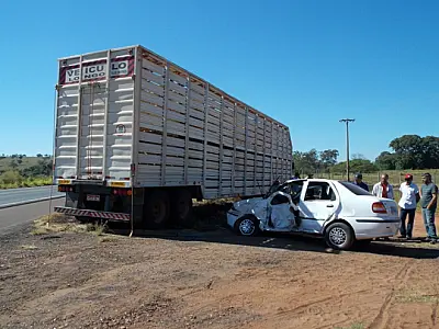 Acidente entre Carreta e Siena deixa uma vitima Fatal em Bataguassu