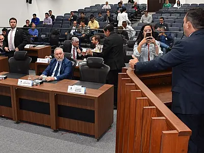 Parlamentares devem votar seis projetos na sessão ordinária desta terça-feira