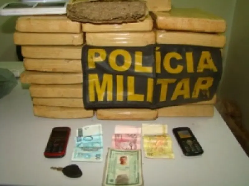 Homem é preso após ser flagrado com drogas e identidade falsa