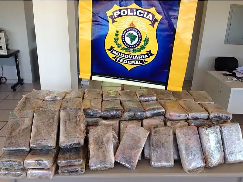 PRF apreende 121 tabletes de cocaína em Rio Brilhante