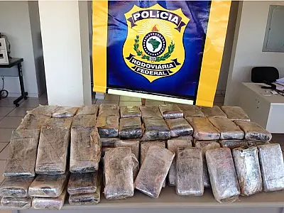 PRF apreende 121 tabletes de cocaína em Rio Brilhante