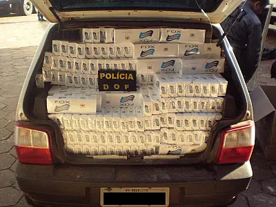 Veículo com pacotes de cigarro é apreendido pela DOF