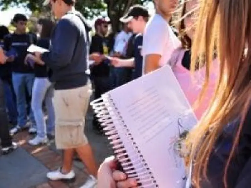 Escolas não podem cobrar taxa de matrículas, alerta Procon