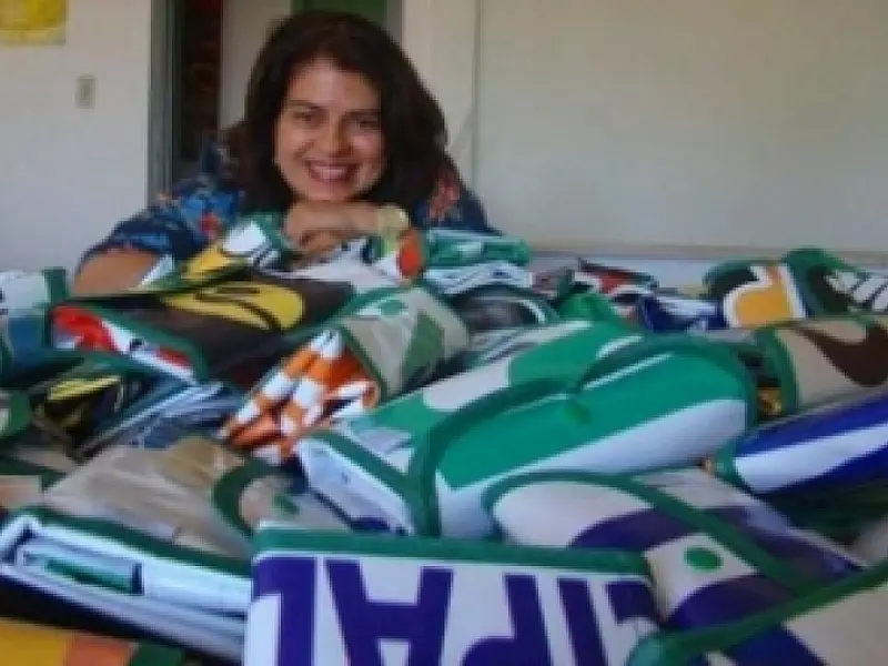 Empresa fabrica mil sacolas com material reciclável na Capital