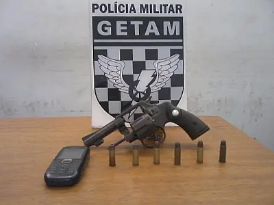 Jovem é preso pelo Getam com arma de fogo e disse que é pra se defender