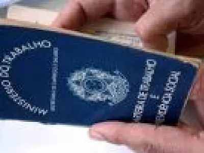 Taxa de desemprego cai e fecha novembro em 4,6%