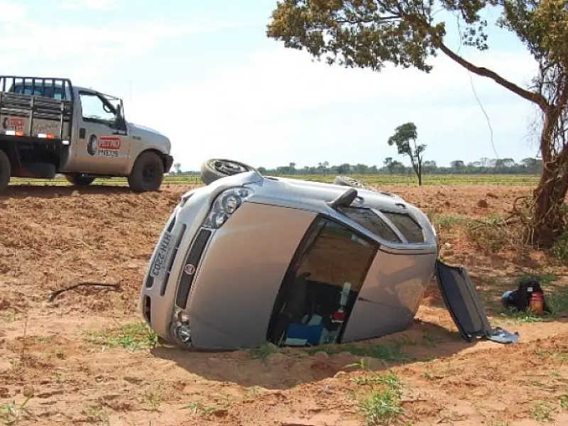 Mulher grávida capota carro próximo a Nova Andradina