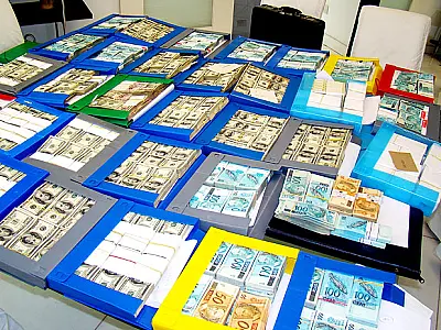 Operação da PF apreende R$ 12 mi com servidores da Receita presos