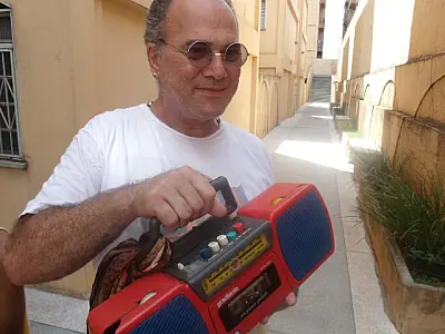 Formado em geografia, “Paulo do Radinho” conta o que o levou a dançar e cantar nas ruas da Capital