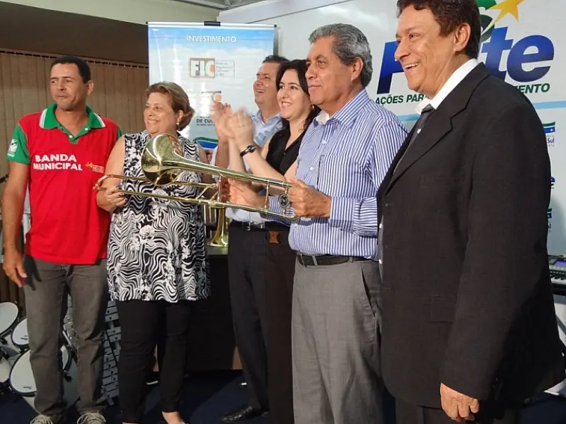 Governo entrega Kits de instrumentos musicais