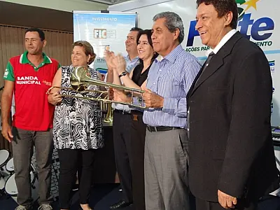 Governo entrega Kits de instrumentos musicais