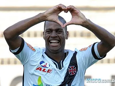 Vasco segura Dedé até julho
