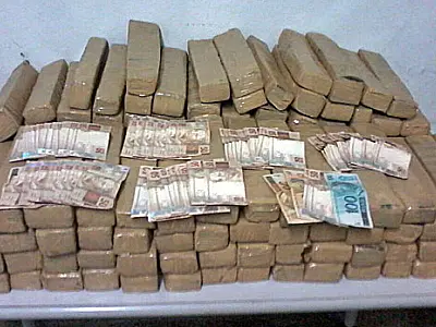 Motorista de caminhão de Glória de Dourados é apreendido com maconha em SP