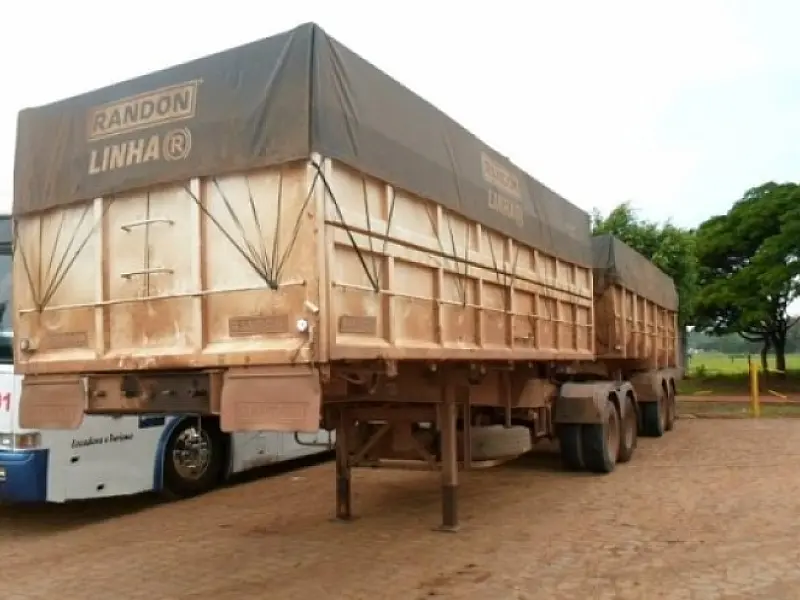 Trio armado rouba caminhoneiro e abandona semi-reboque da carreta