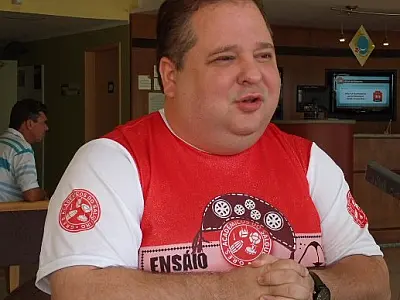 Compositor do Salgueiro fala do amor pelo samba, decepções e conquistas nos 20 anos como sambista
