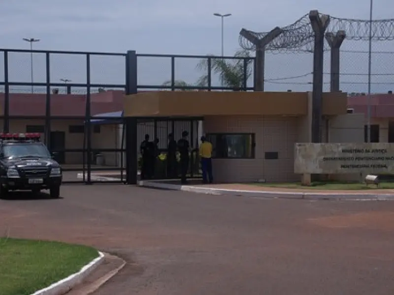 Dois policiais acusados pela morte de juíza no RJ chegam hoje no Presídio de Campo Grande