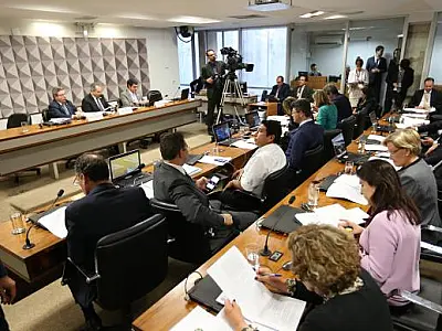 Comissão do Impeachment no Senado vota parecer pela admissibilidade do processo