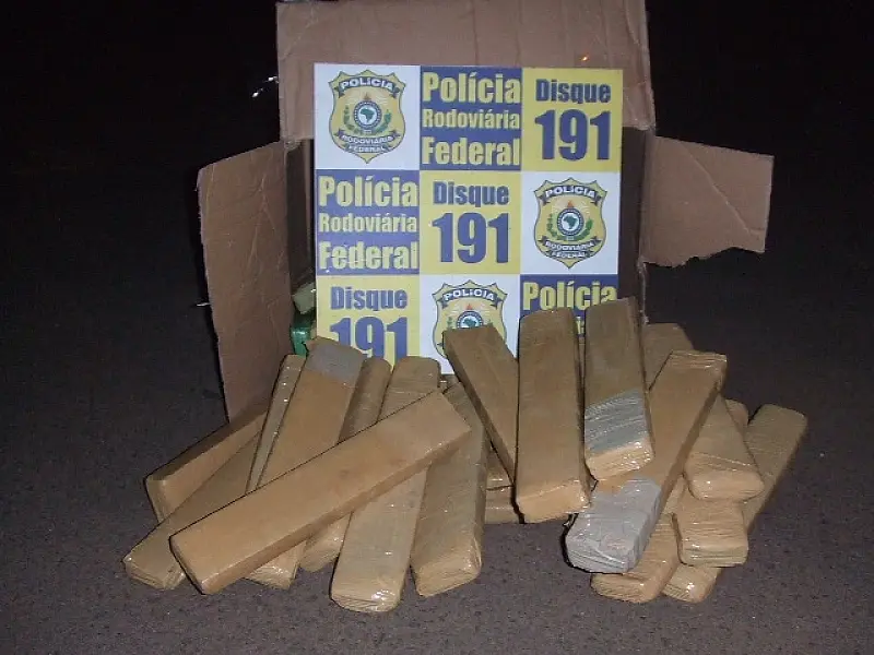 PRF apreende quase 43 kg de maconha camuflado em veículo