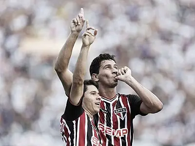 São Paulo vira o jogo e vence o Corinthians