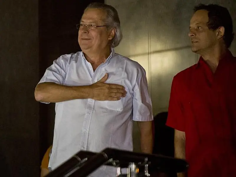 'Estamos juntos', diz Lula a Dirceu e Genoino em solidariedade a prisões