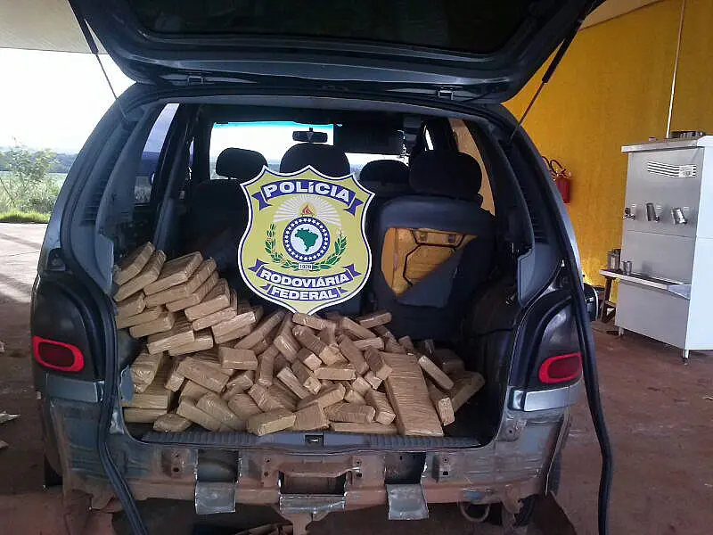 Casal é preso pela PRF com 138 kg de maconha