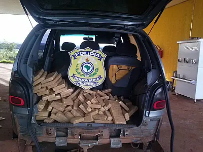 Casal é preso pela PRF com 138 kg de maconha