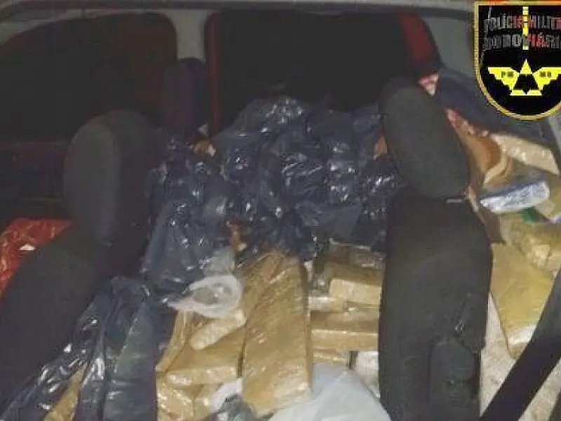PMR apreende 371 quilos de maconha em veículo em Maracaju