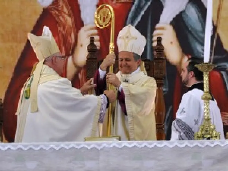 Mais de cinco mil fiéis participam da posse do novo arcebispo de Campo Grande