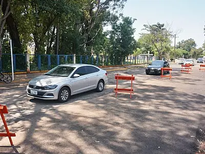 PREFEITURA LIBERA TRÂNSITO EM DUAS PISTAS NA ERNESTO GEISEL APÓS REFAZER TRECHO DE CANAL 
