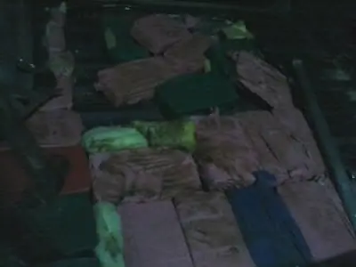 PRE apreende quase 30 kg de cocaína em veículo