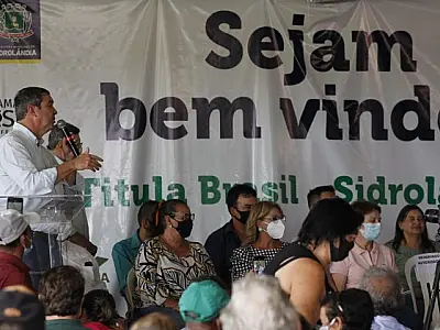 Durante entrega de títulos no assentamento Eldorado, Riedel destaca parcerias para que investimentos