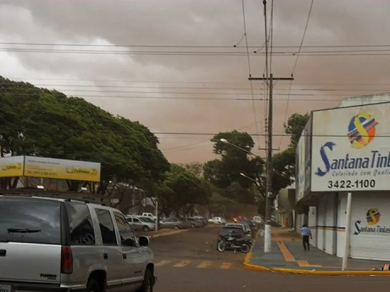 Vendaval causa estragos e deixa mais de 80 pontos sem energia em Dourados