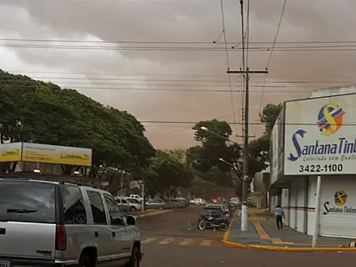 Vendaval causa estragos e deixa mais de 80 pontos sem energia em Dourados