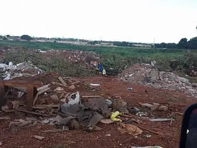Foto de crianças vasculhando lixão causa revolta em São Gabriel