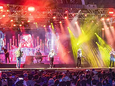 Trio Parada Dura não perde o DNA e encerra o Festival de Inverno de Bonito com chave de ouro