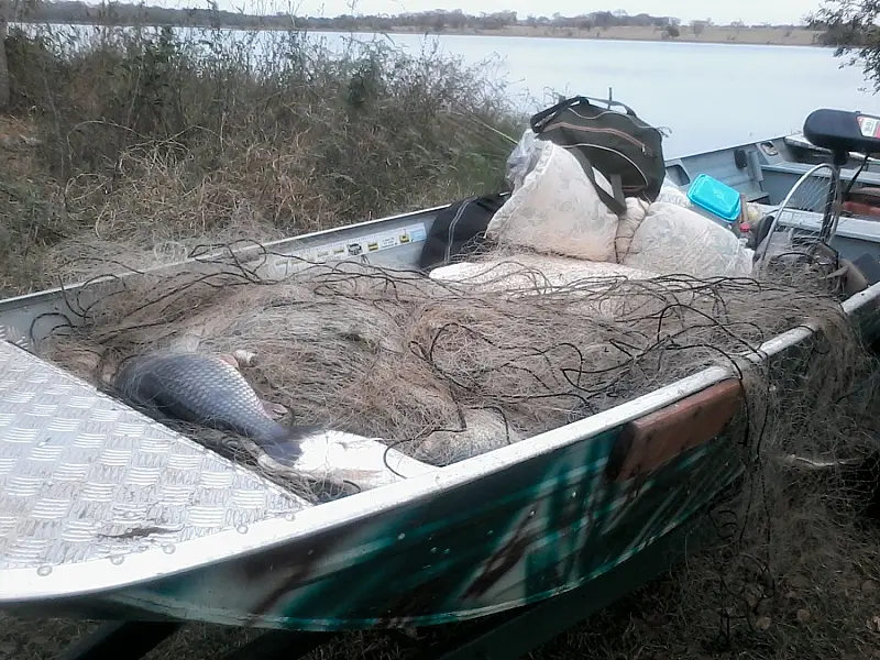 PMA prende pescador e apreende 35 kg de peixes e 2,5 km de redes de pesca ilegais