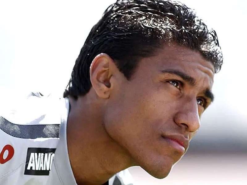 Paulinho desconhece interesse do Chelsea por seu futebol