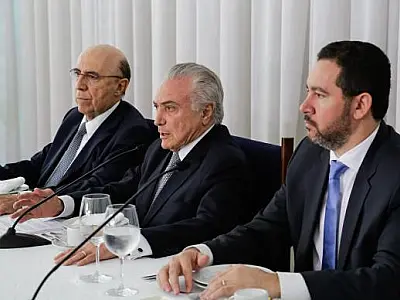 Temer anuncia redução de juros do cartão de crédito e saques do FGTS