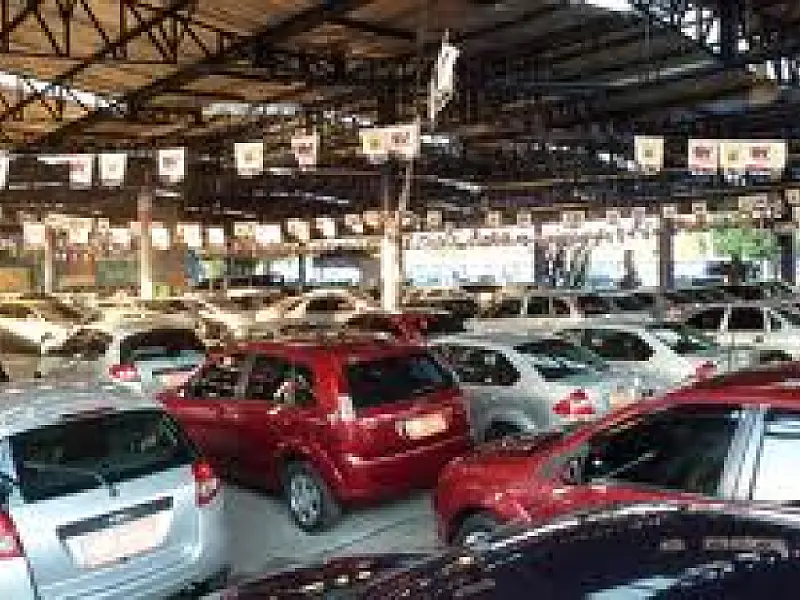 Ainda pesado no bolso, preço do carro zero despenca comparado à inflação