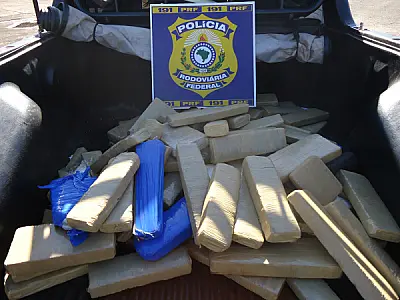PRF prende mineiro com 50 quilos de maconha em Dourados