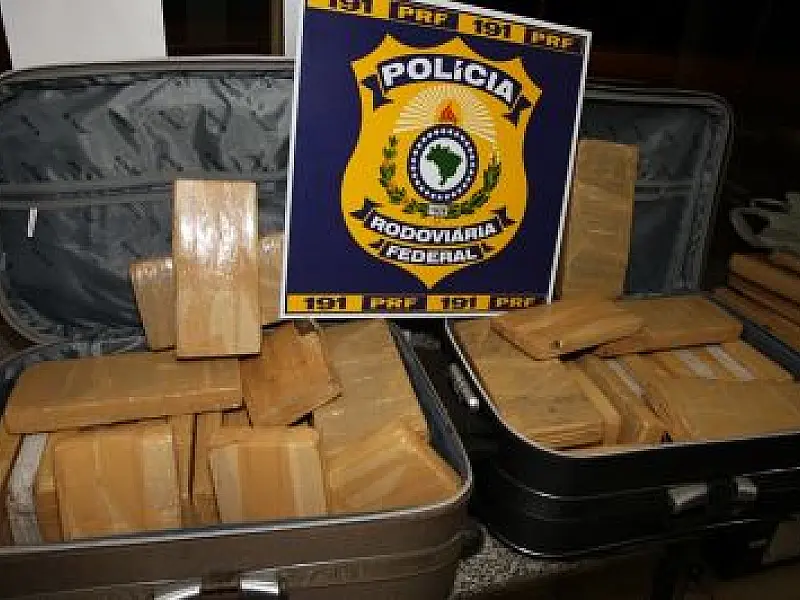 Adolescentes são apreendidas transportando quase 50 quilos de maconha na BR-163