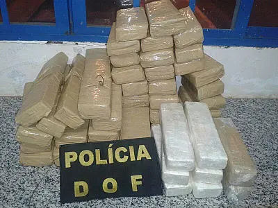Cocaína, crack e maconha são apreendidas em veículo no final de semana
