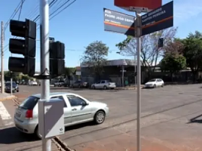 Agetran instala semáforo em cruzamento no bairro São Francisco