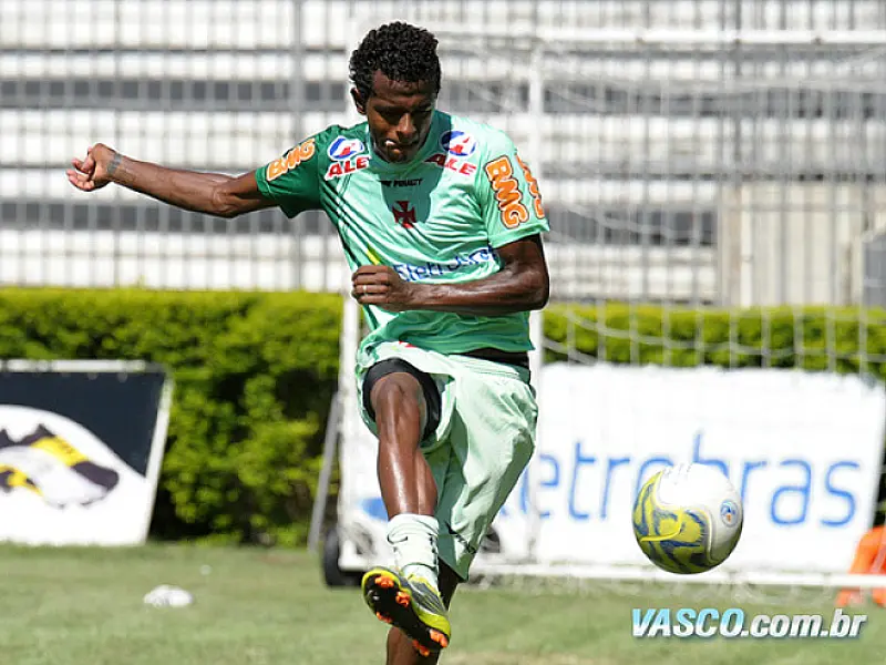Meia douradense relacionado para jogo do Vasco